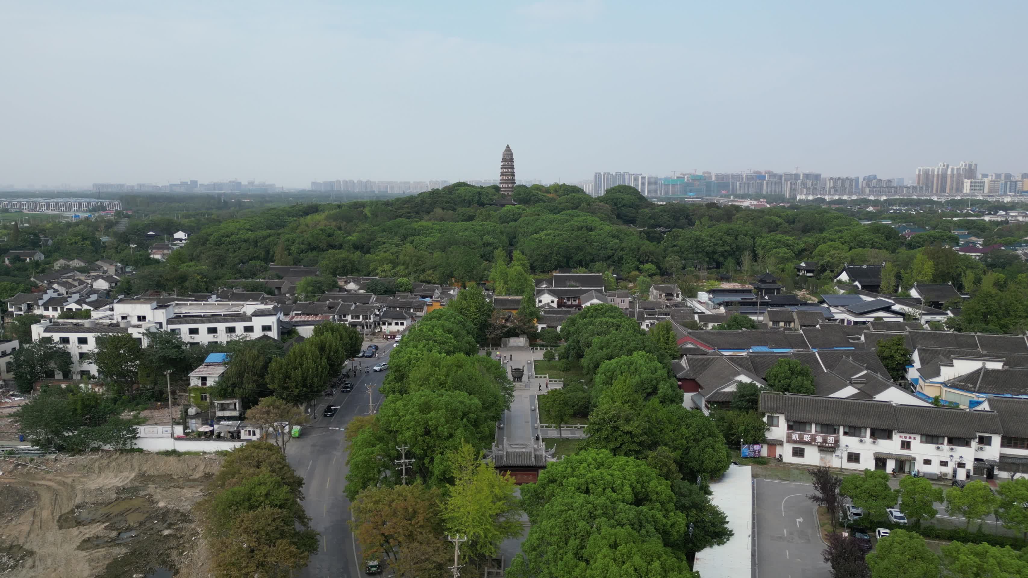 江苏苏州虎丘塔5A景区航拍视频的预览图