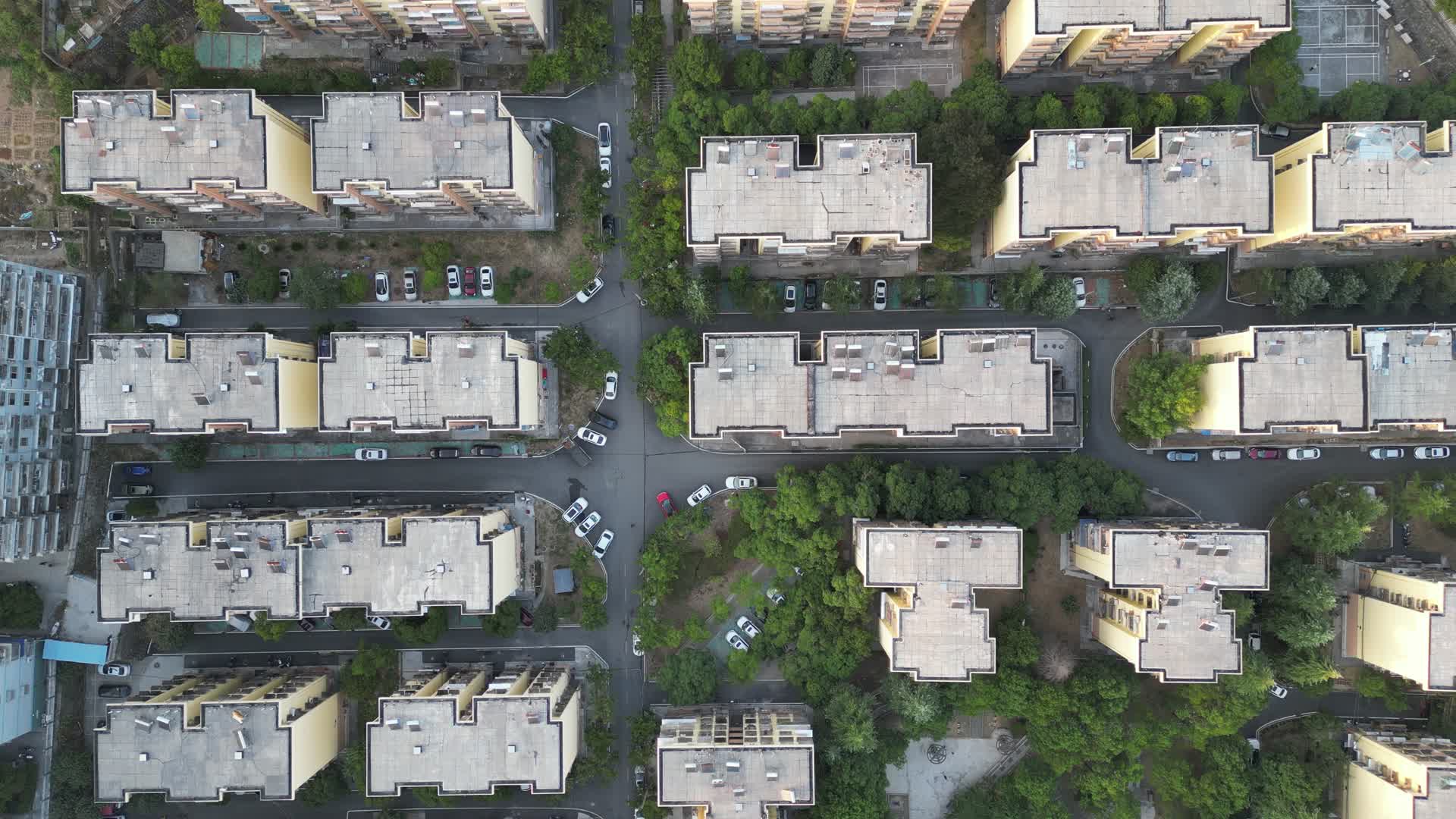 航拍小区住宅环境房屋视频的预览图