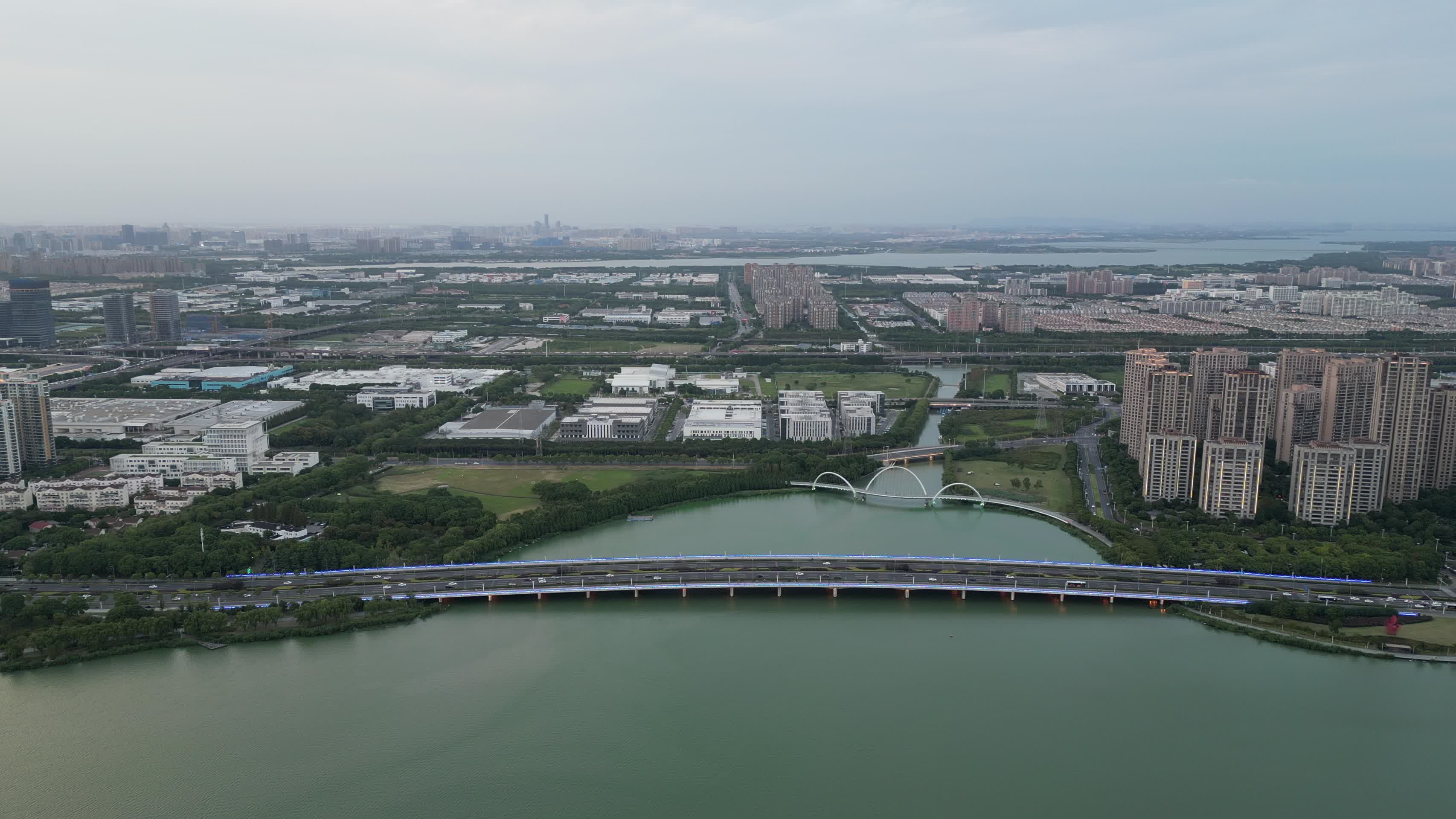 江苏苏州金鸡湖大桥航拍视频的预览图