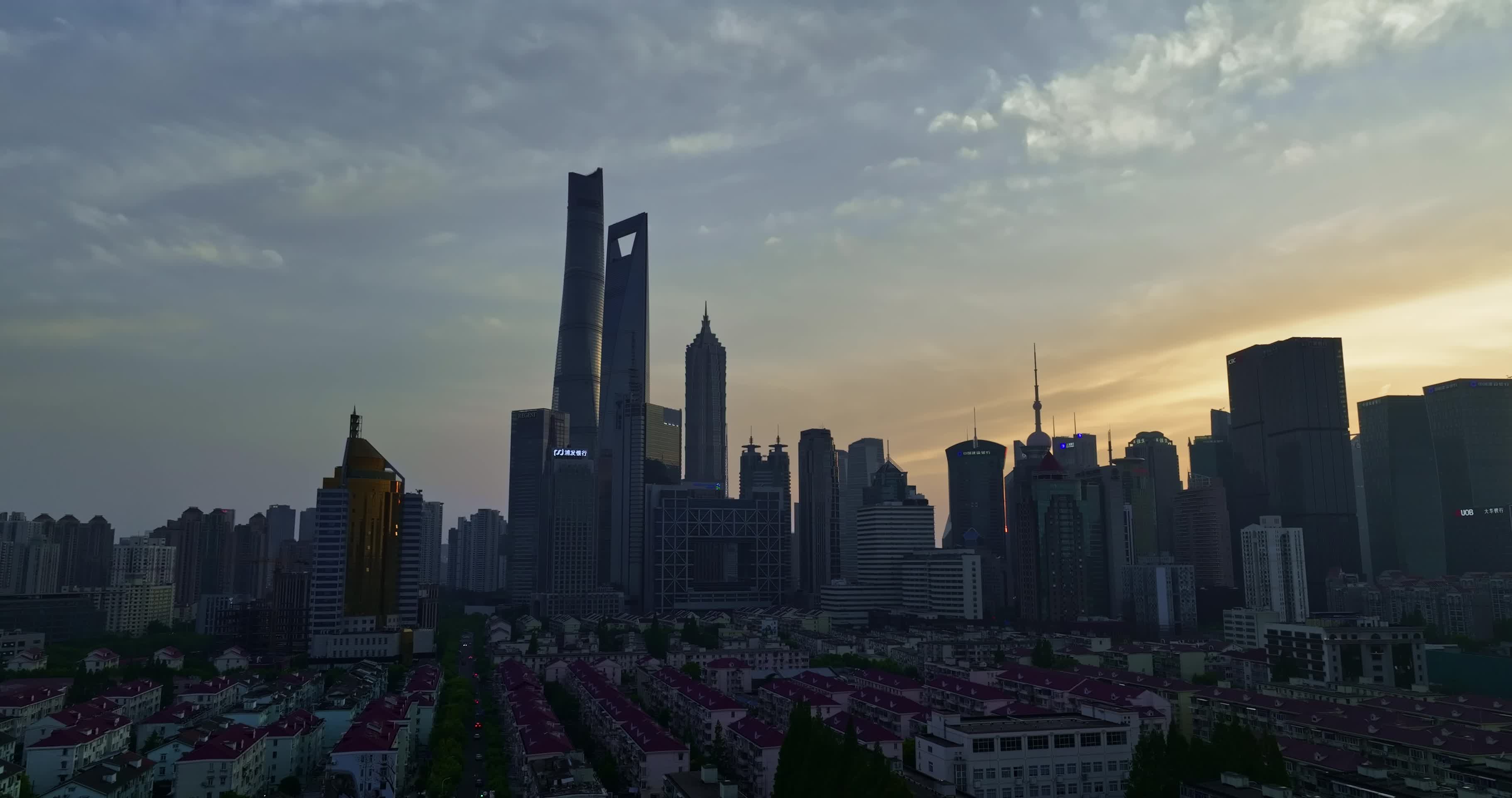 上海陆家嘴地标宣传片日落晚霞航拍视频的预览图