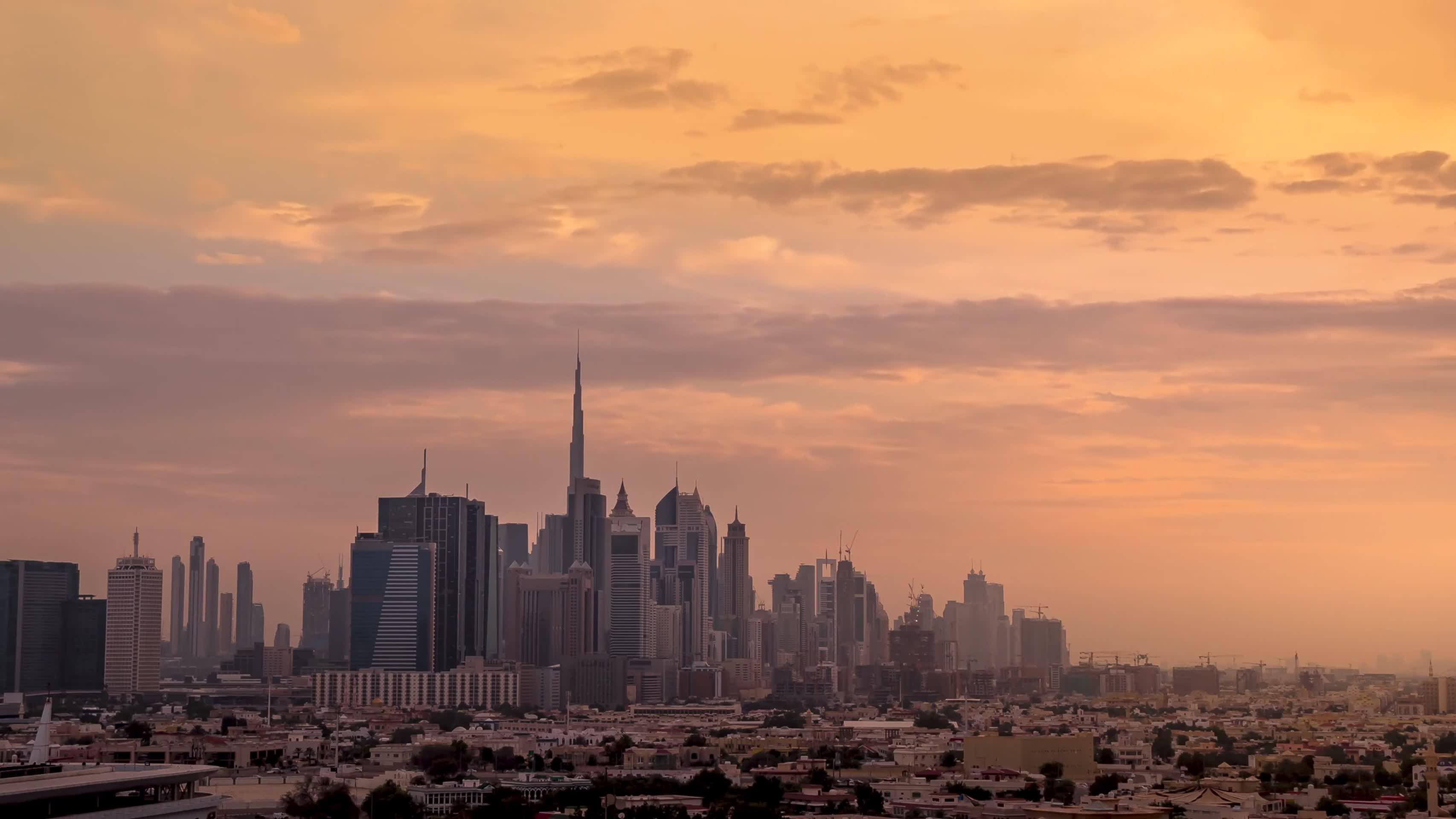 迪拜高楼大厦航怕视频视频的预览图