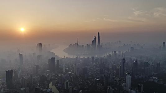 上海城市平流雾地标宣传片东方明珠航拍视频的预览图