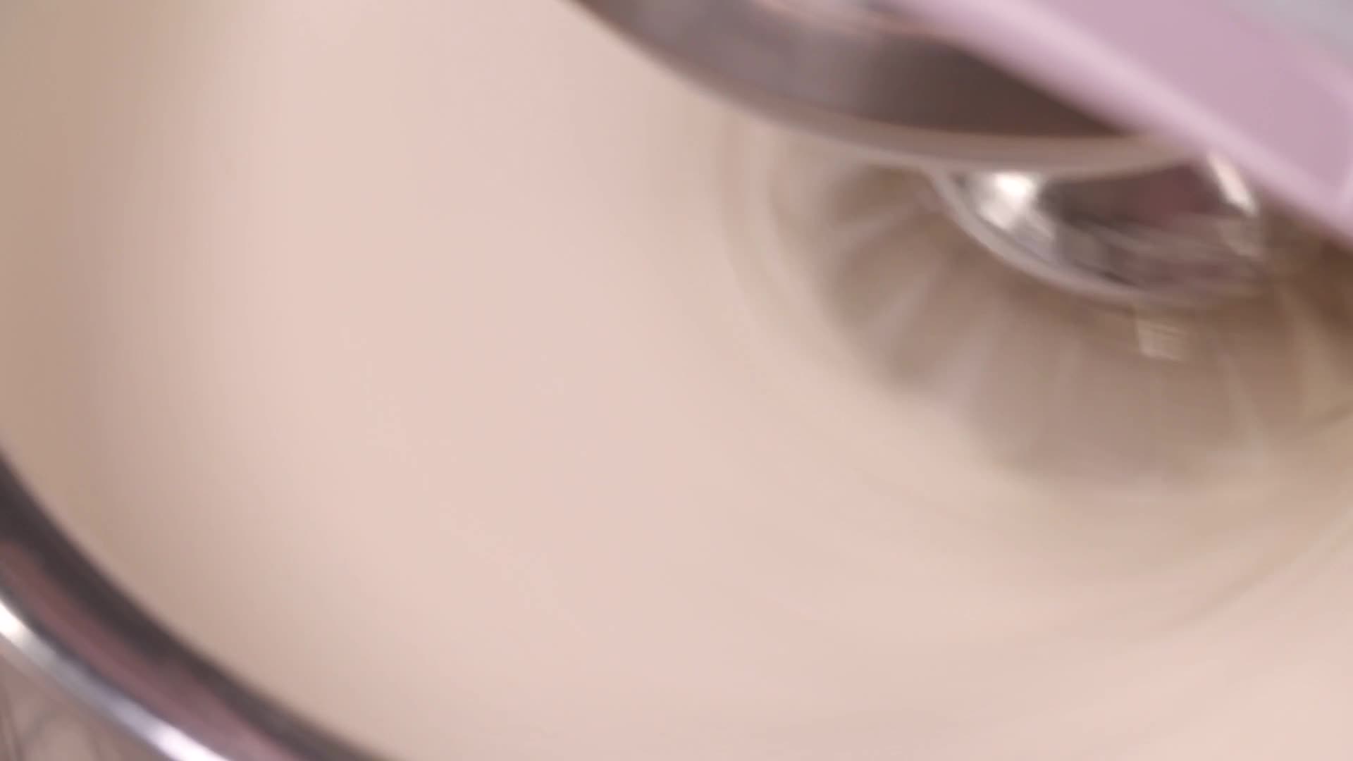 搅拌机打发奶油视频的预览图