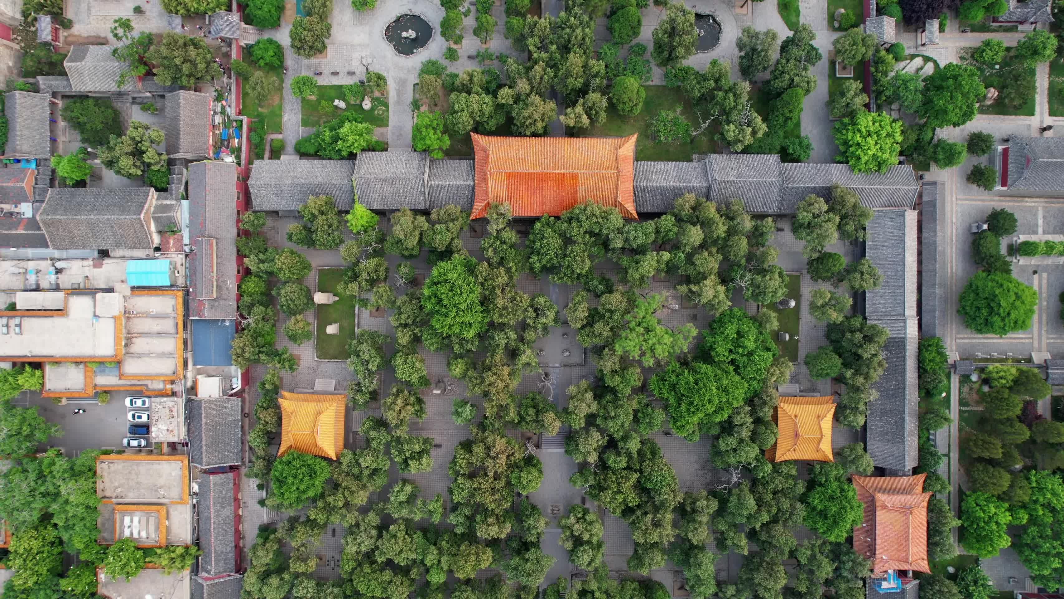 山东泰安岱庙俯视正扣航拍视频的预览图