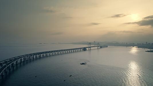 大连星海湾跨海大桥日落城市开场航拍视频的预览图