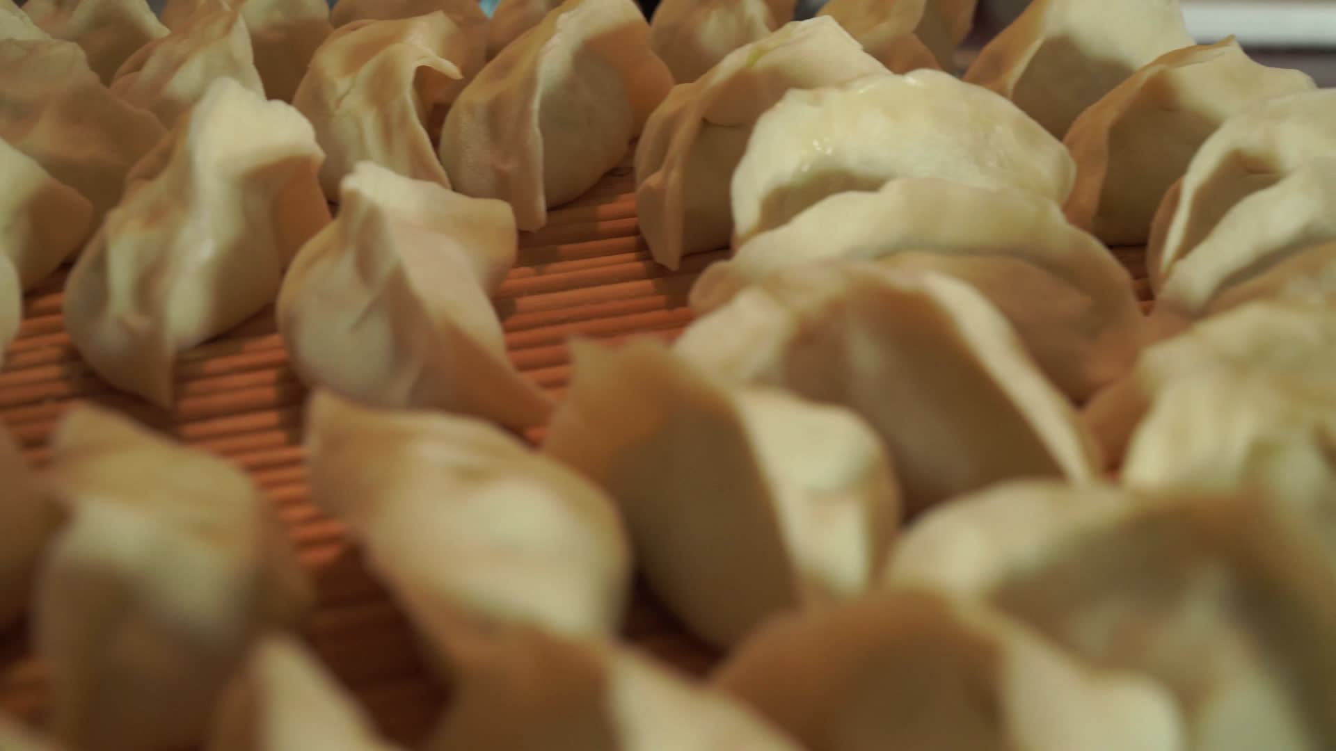 家的味道包饺子视频的预览图