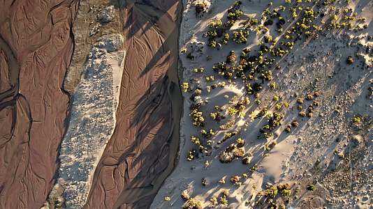 内蒙古阿拉善宁夏中卫腾格里沙漠航拍视频的预览图