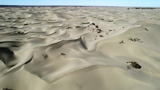 内蒙古阿拉善宁夏中卫腾格里沙漠航拍视频的预览图