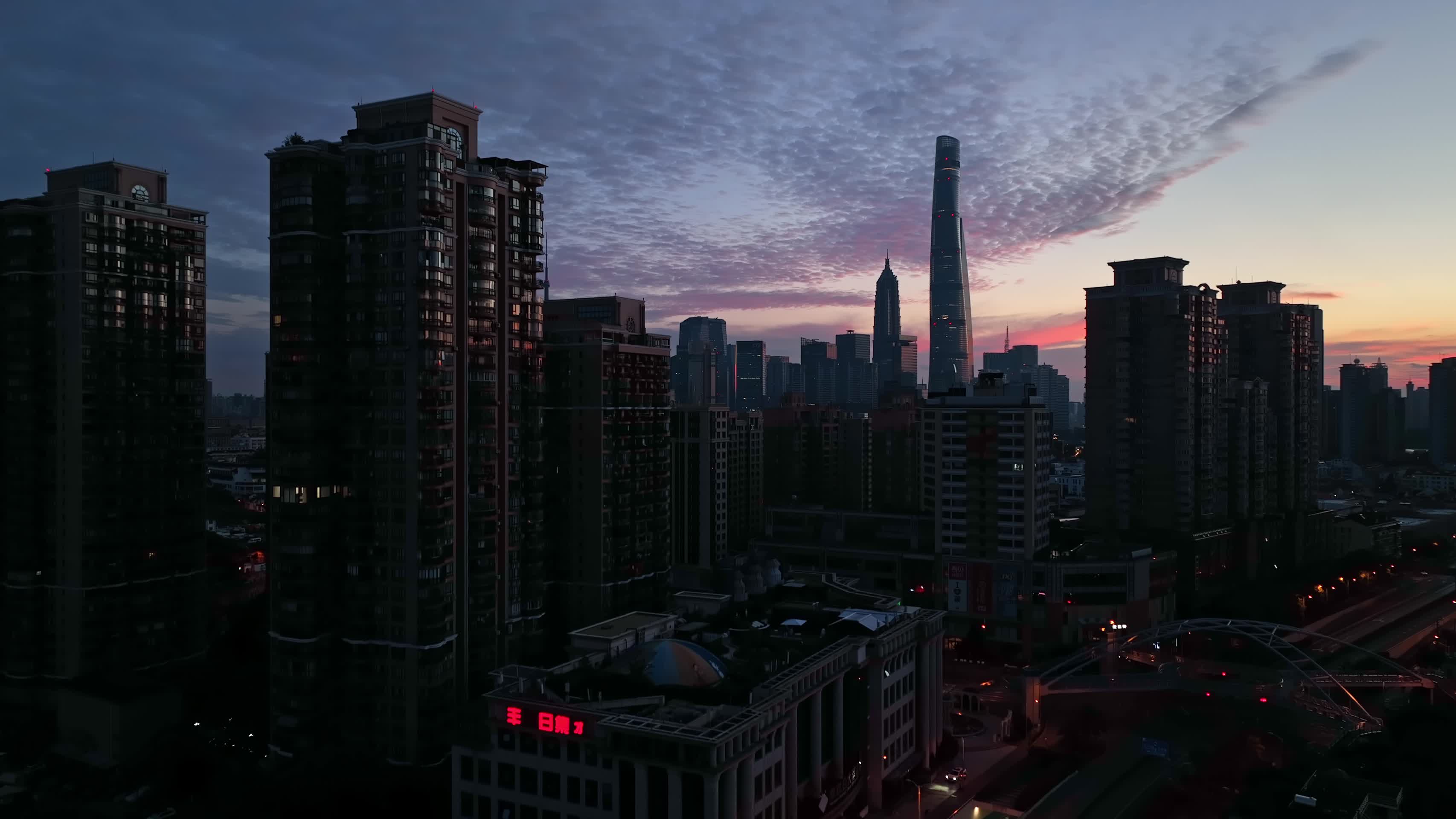 上海外滩日出航拍夏季火烧云视频的预览图