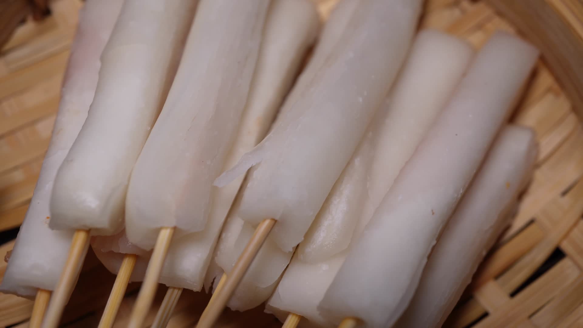 年糕串小串肉串钵钵鸡炸串烤串美食视频的预览图