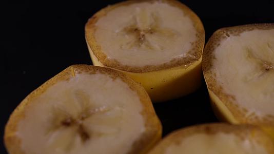微距香蕉果肉果核视频的预览图