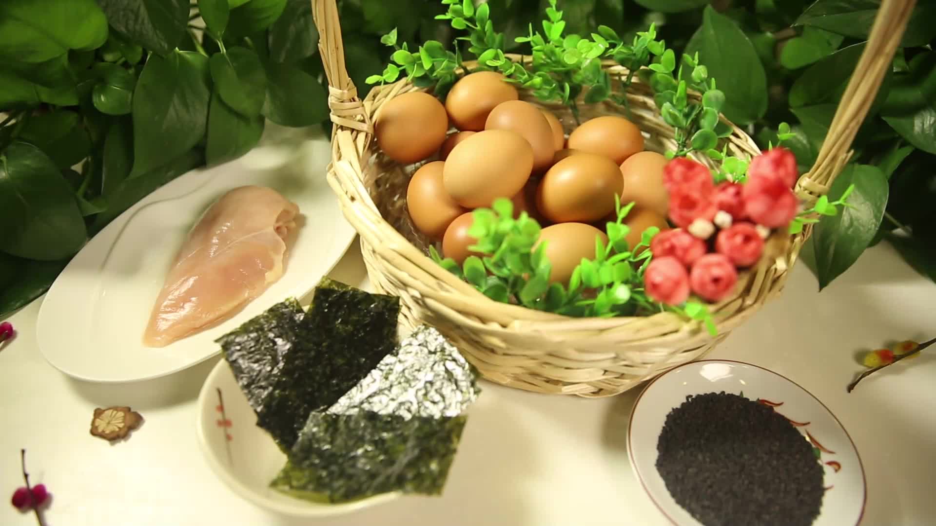 制作补钙海苔鸡蛋的原材料视频的预览图