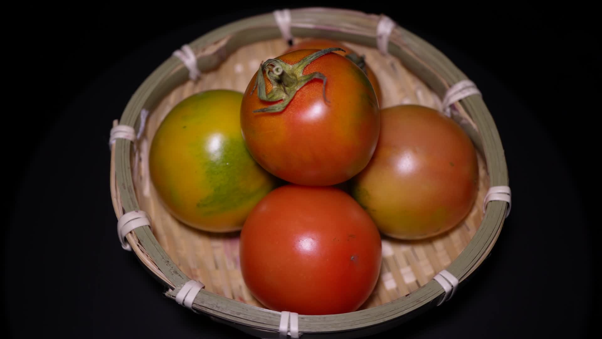 东北花柿子皮球柿子花皮番茄视频的预览图