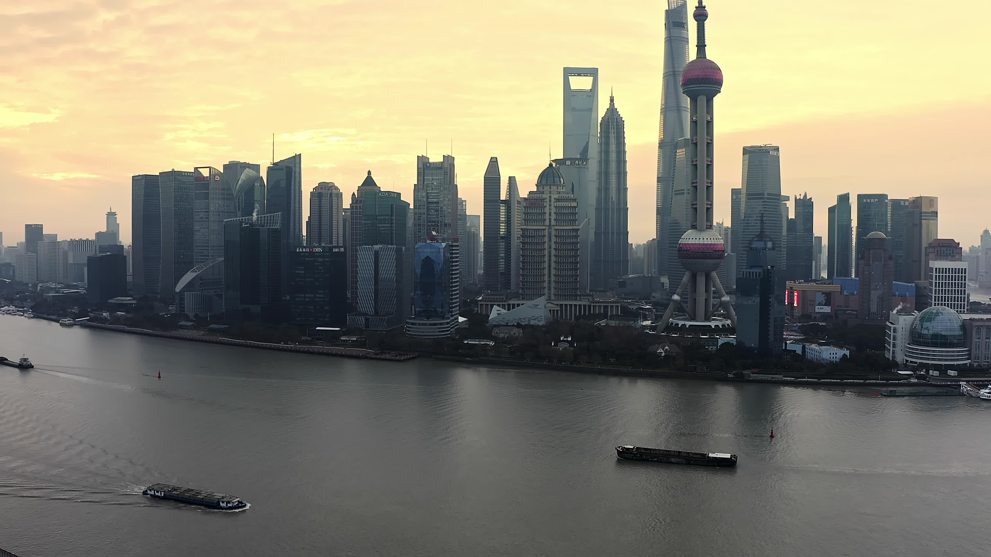 上海北外滩瞰陆家嘴航拍视频的预览图