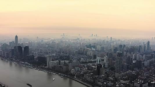 上海北外滩日出雾霾航拍视频的预览图