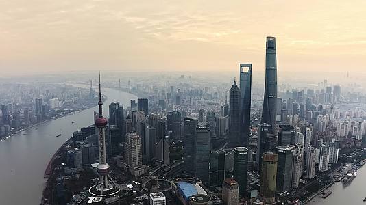 上海北外滩日出雾霾航拍视频的预览图