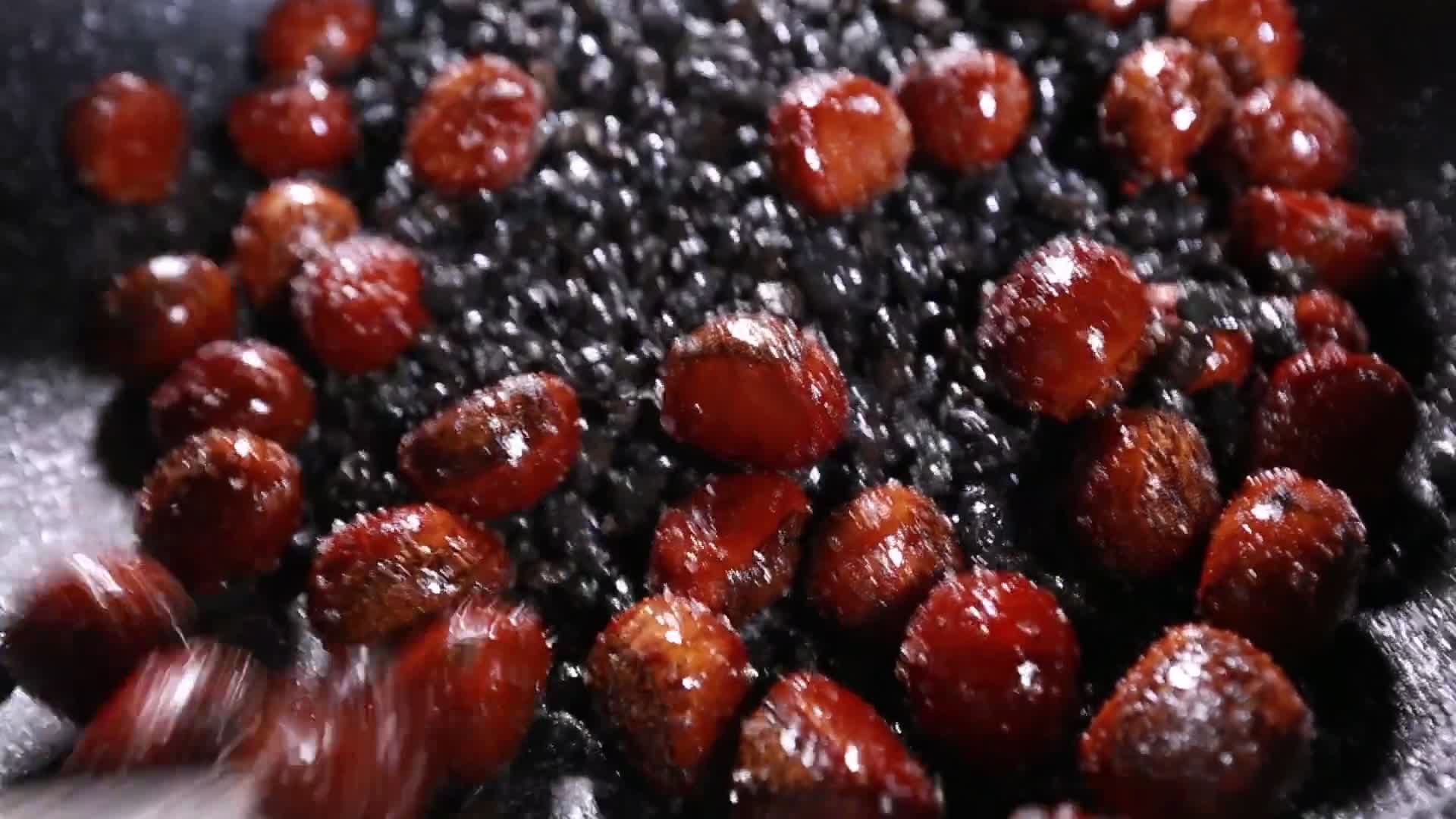 油汪汪的糖炒怀柔油栗视频的预览图