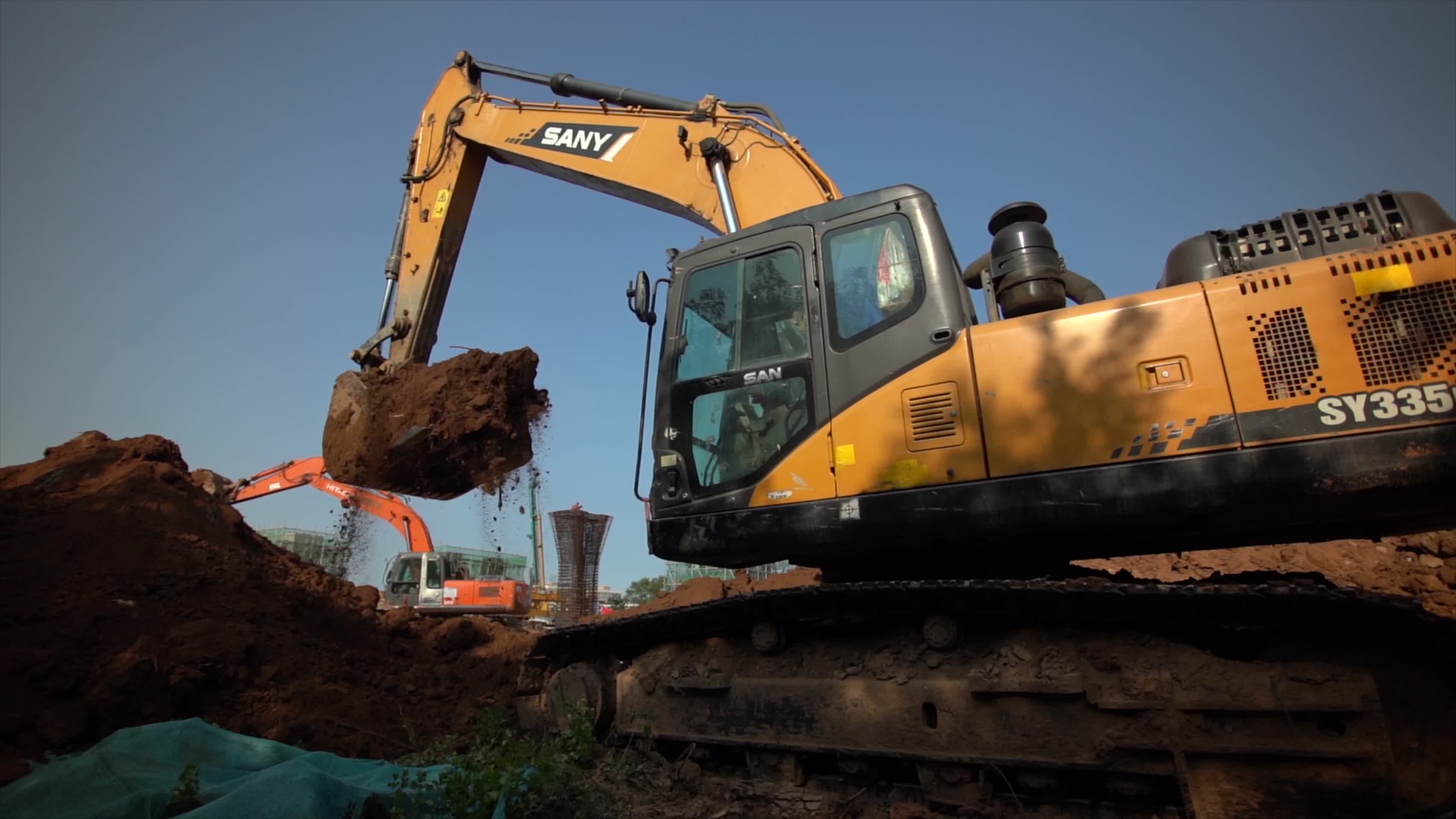 城市基础建设挖掘机工地施工视频的预览图