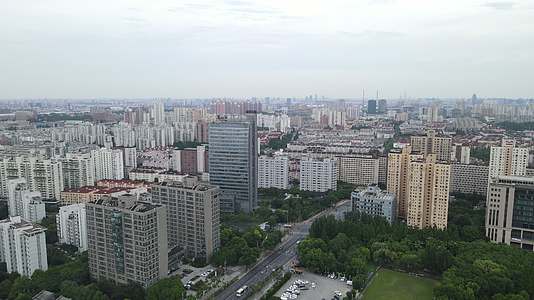 上海杨浦区黄兴公园地标建筑全景4K航拍视频的预览图