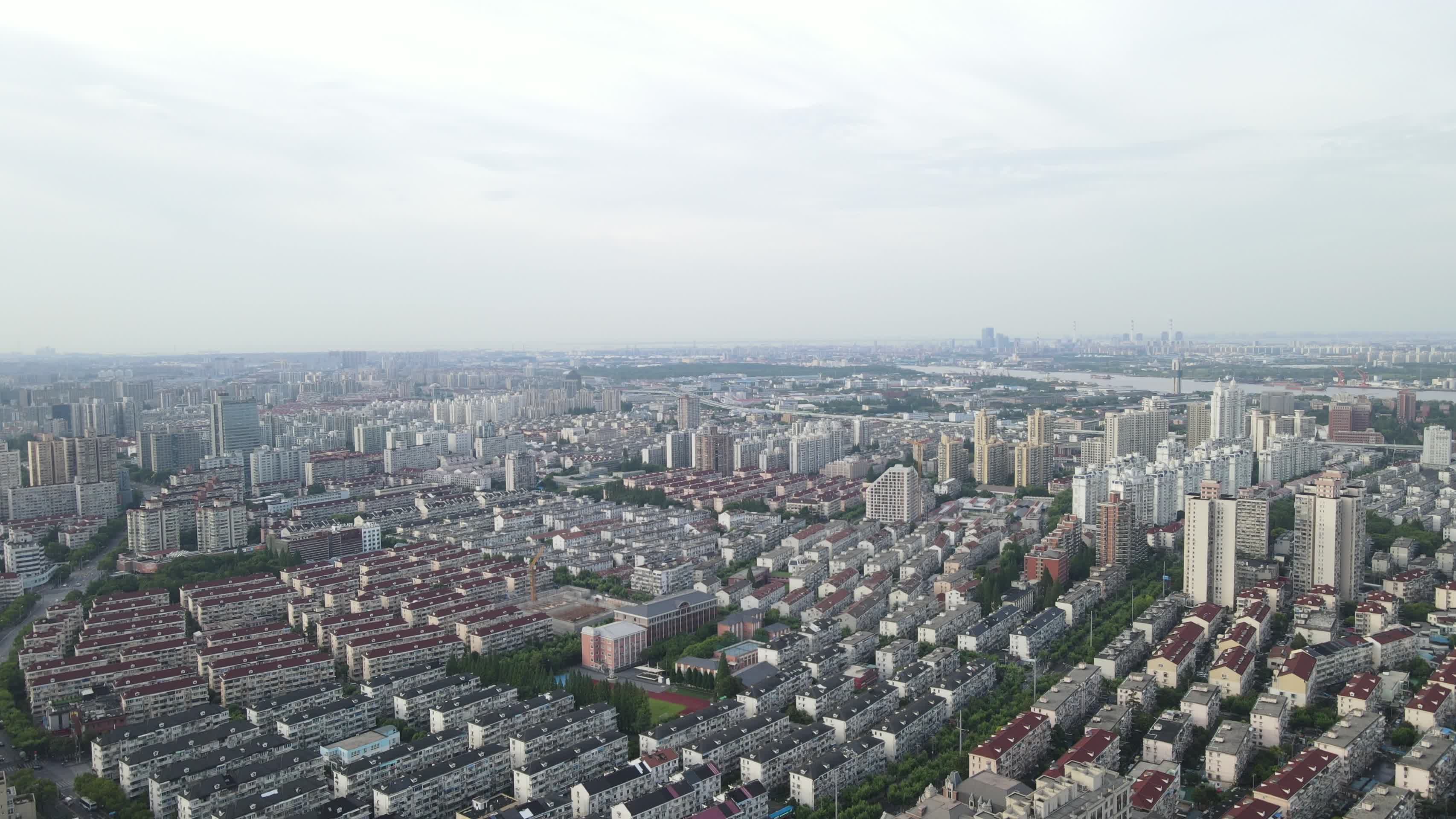 上海杨浦区黄兴公园地标建筑全景4K航拍视频的预览图