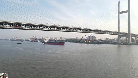 上海闵浦大桥黄浦江4K航拍原视频的预览图