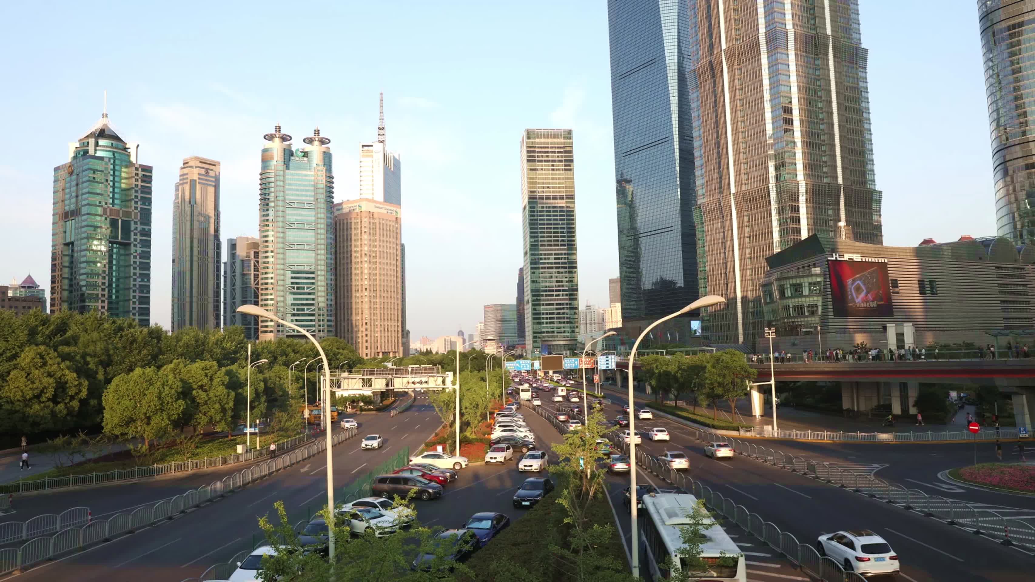 上海陆家嘴金融区道路车流延时视频的预览图