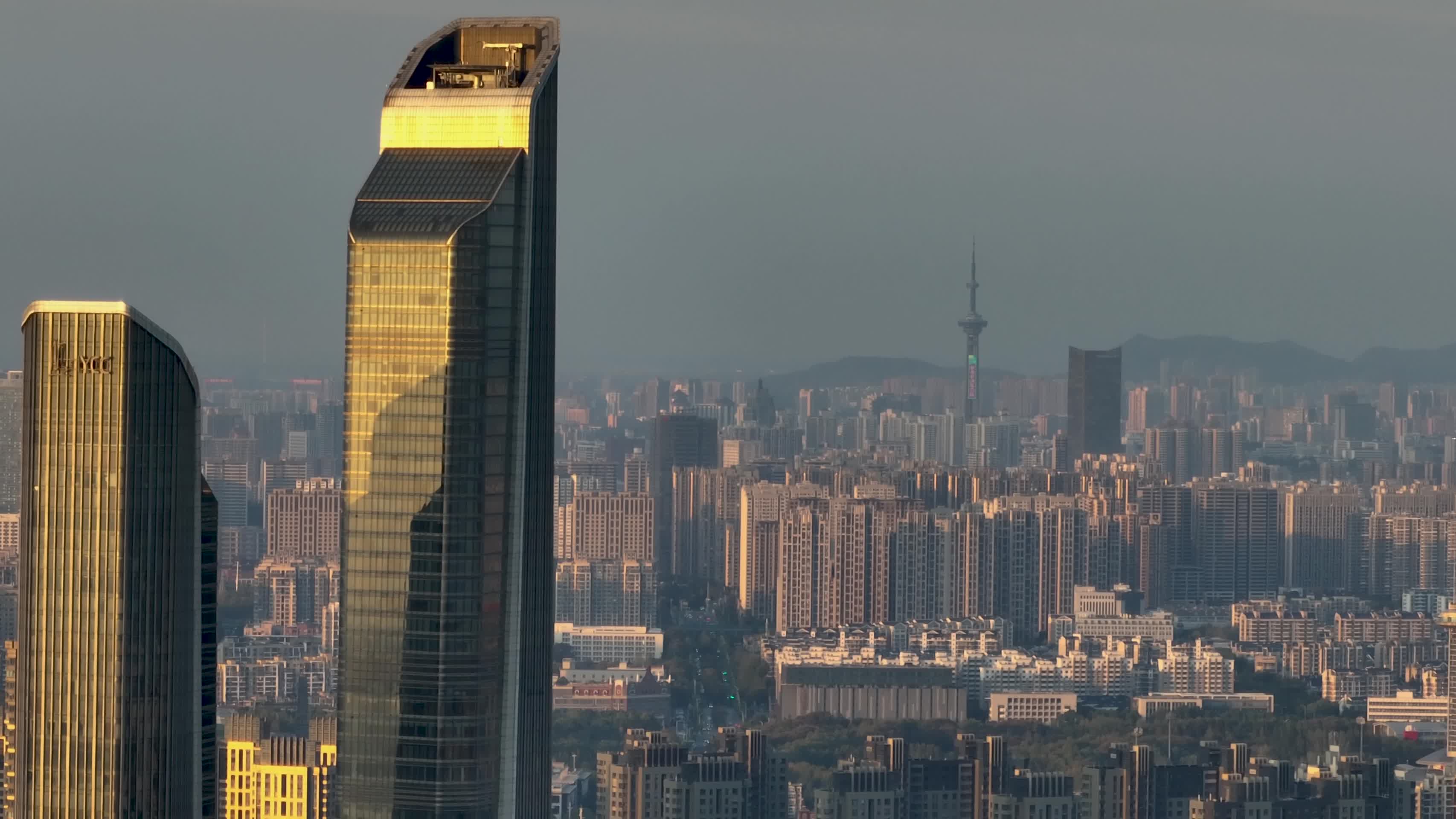航拍南京建邺区河西商务区日落风光视频的预览图
