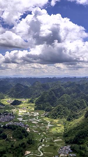 高清竖屏航拍靖西平江田园蓝天白云视频的预览图