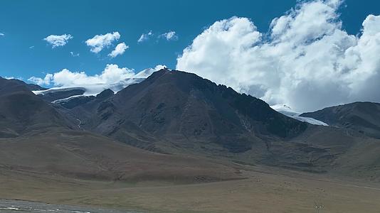 西藏申扎县雪山草原湿地自然风景航拍视频的预览图