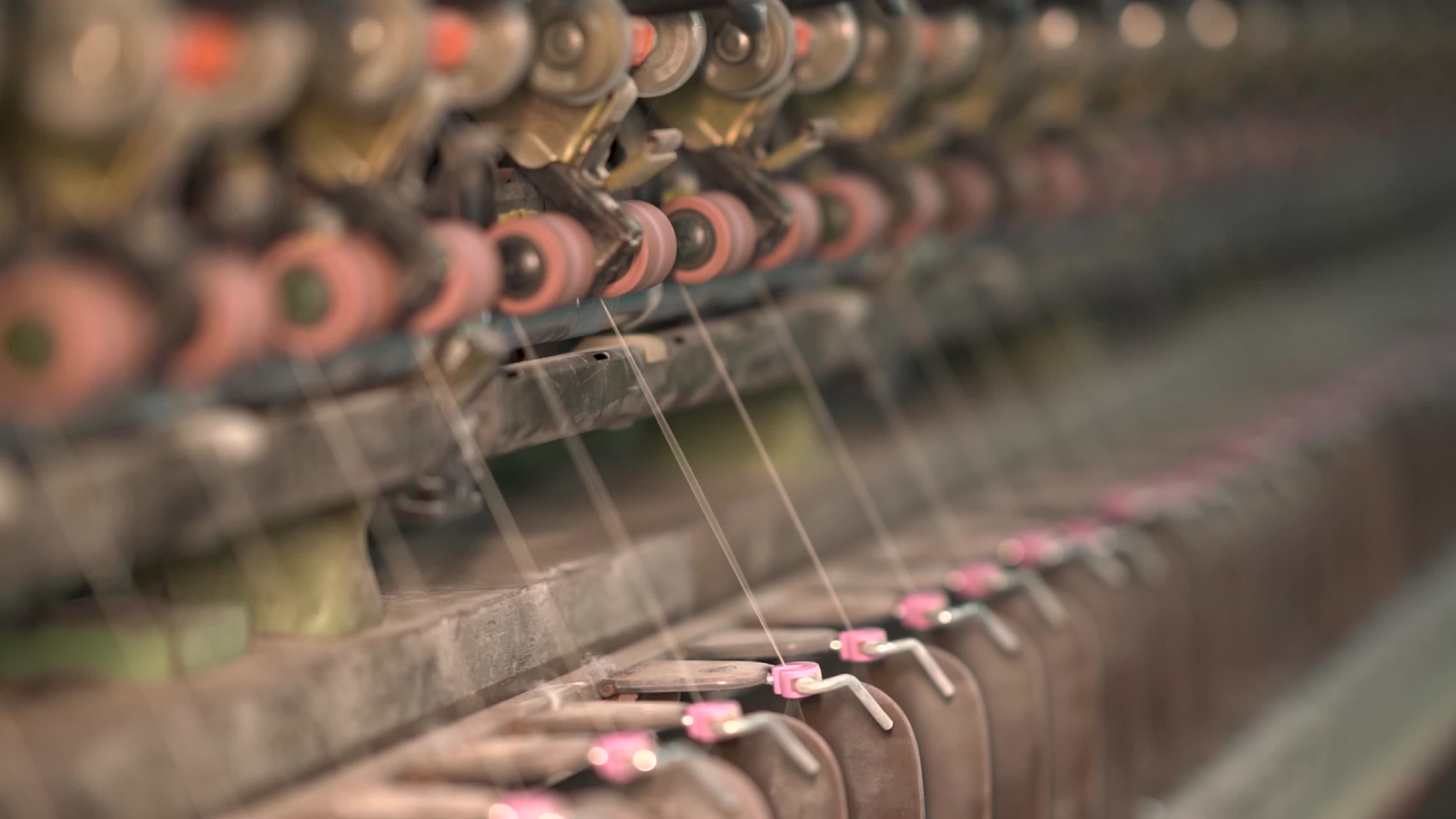 纺纱纱厂纱线工厂实拍轻工业视频的预览图