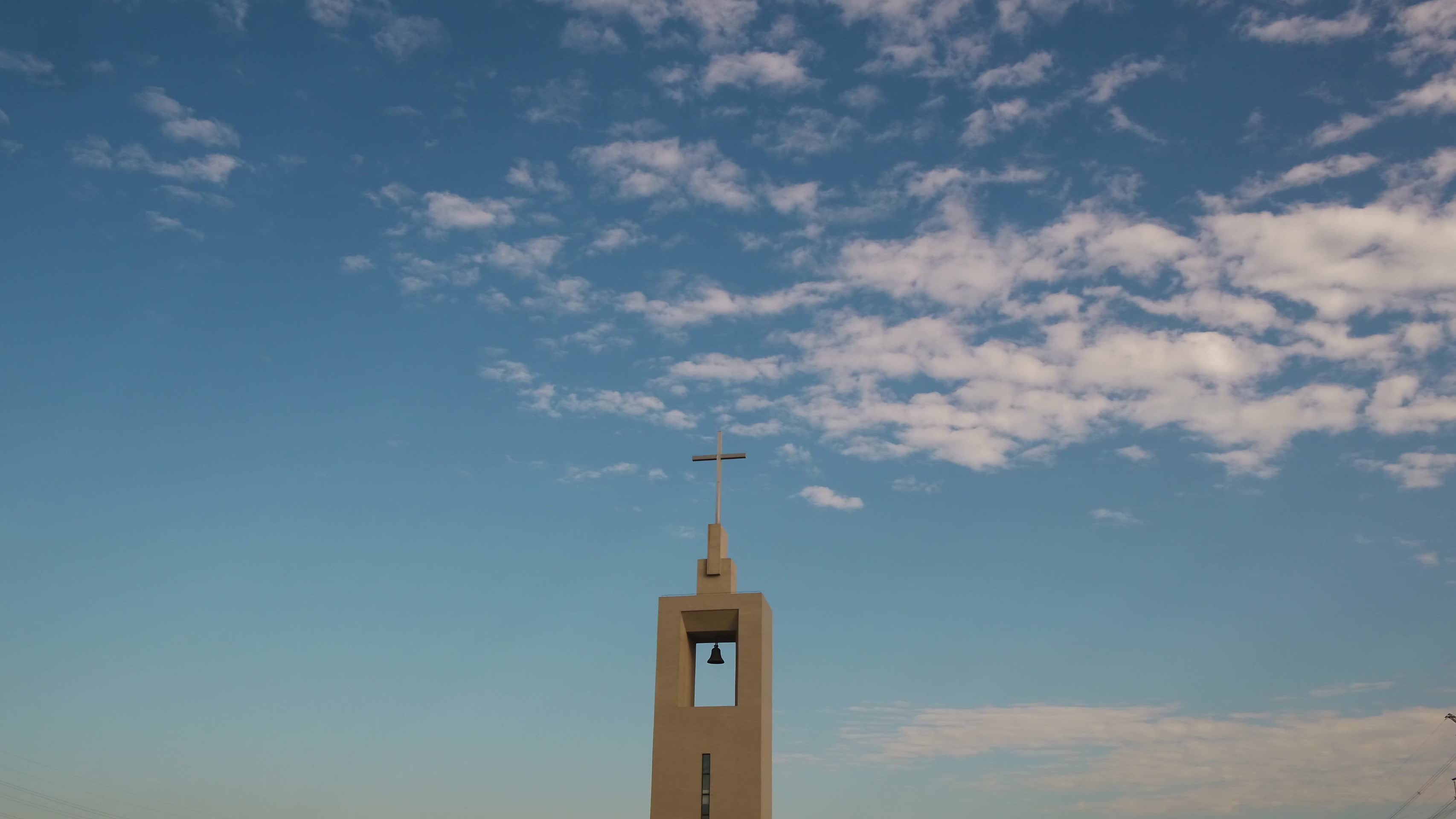 教堂楼顶航拍视频视频的预览图