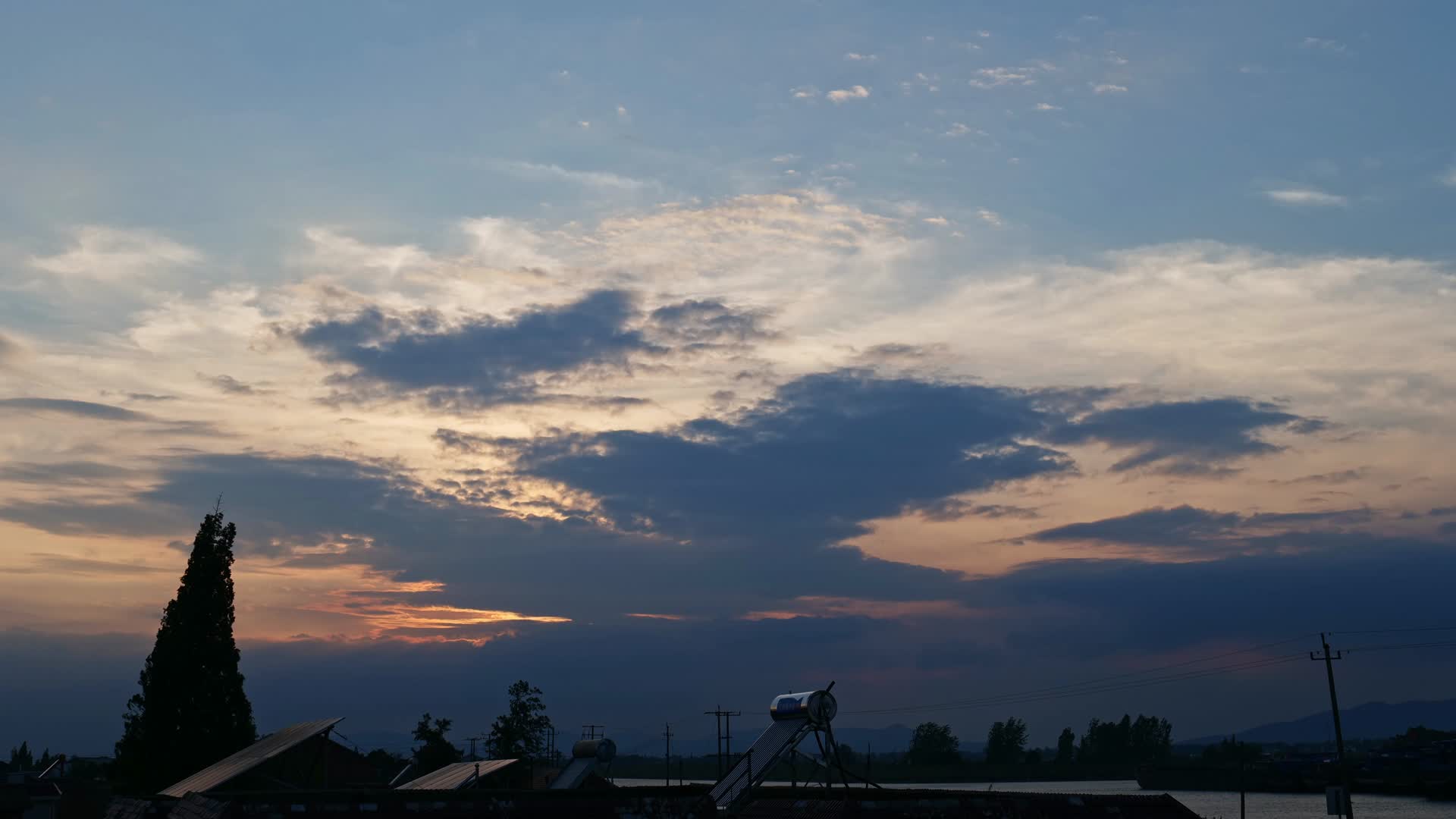 乌云蔽日视频的预览图