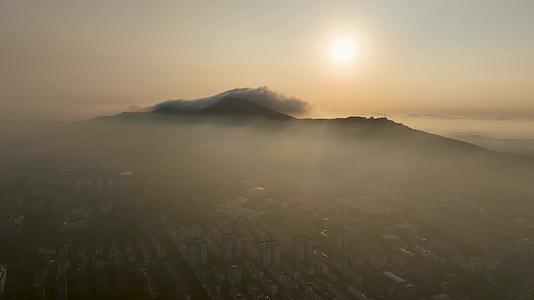 航拍南京紫金山日出云海视频的预览图