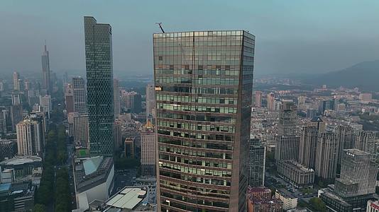 航拍南京新百大楼全貌视频的预览图