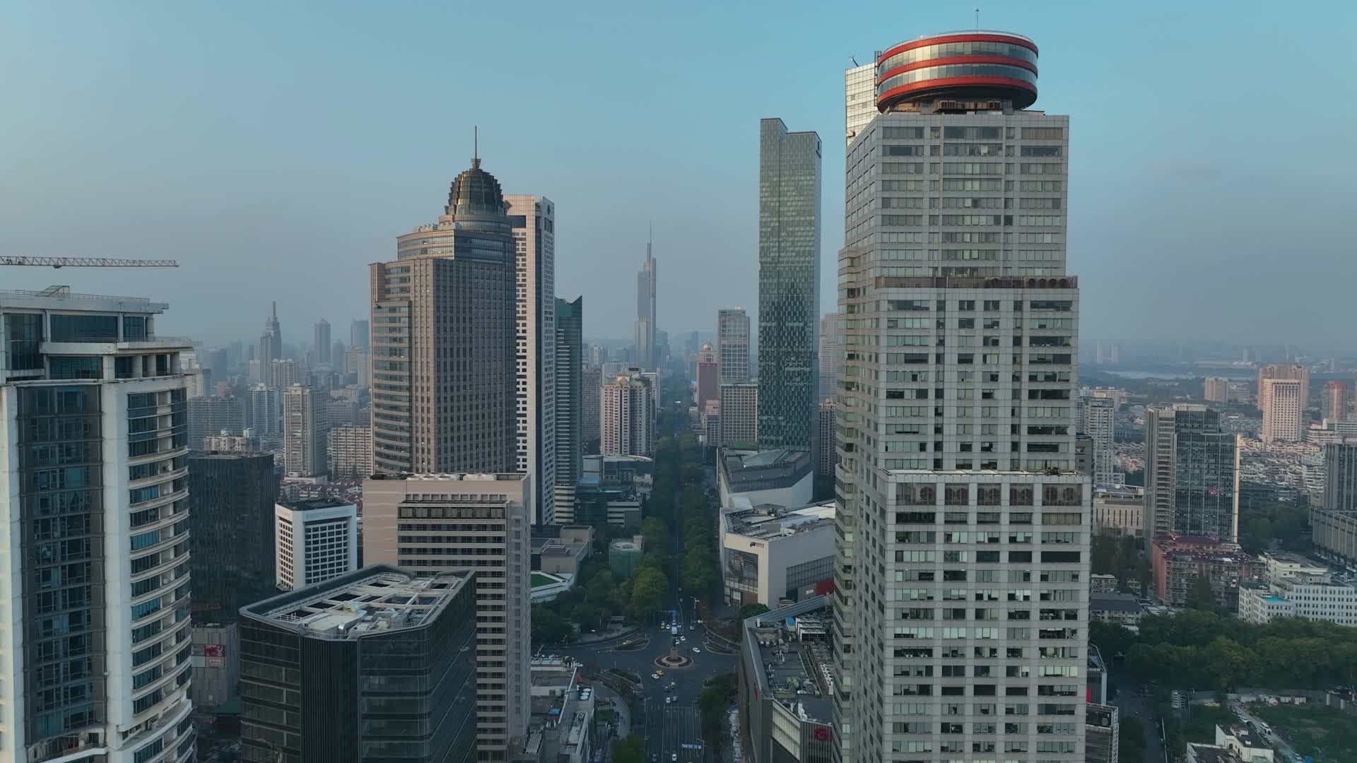 航拍南京中山路上的新街口街区建筑群视频的预览图