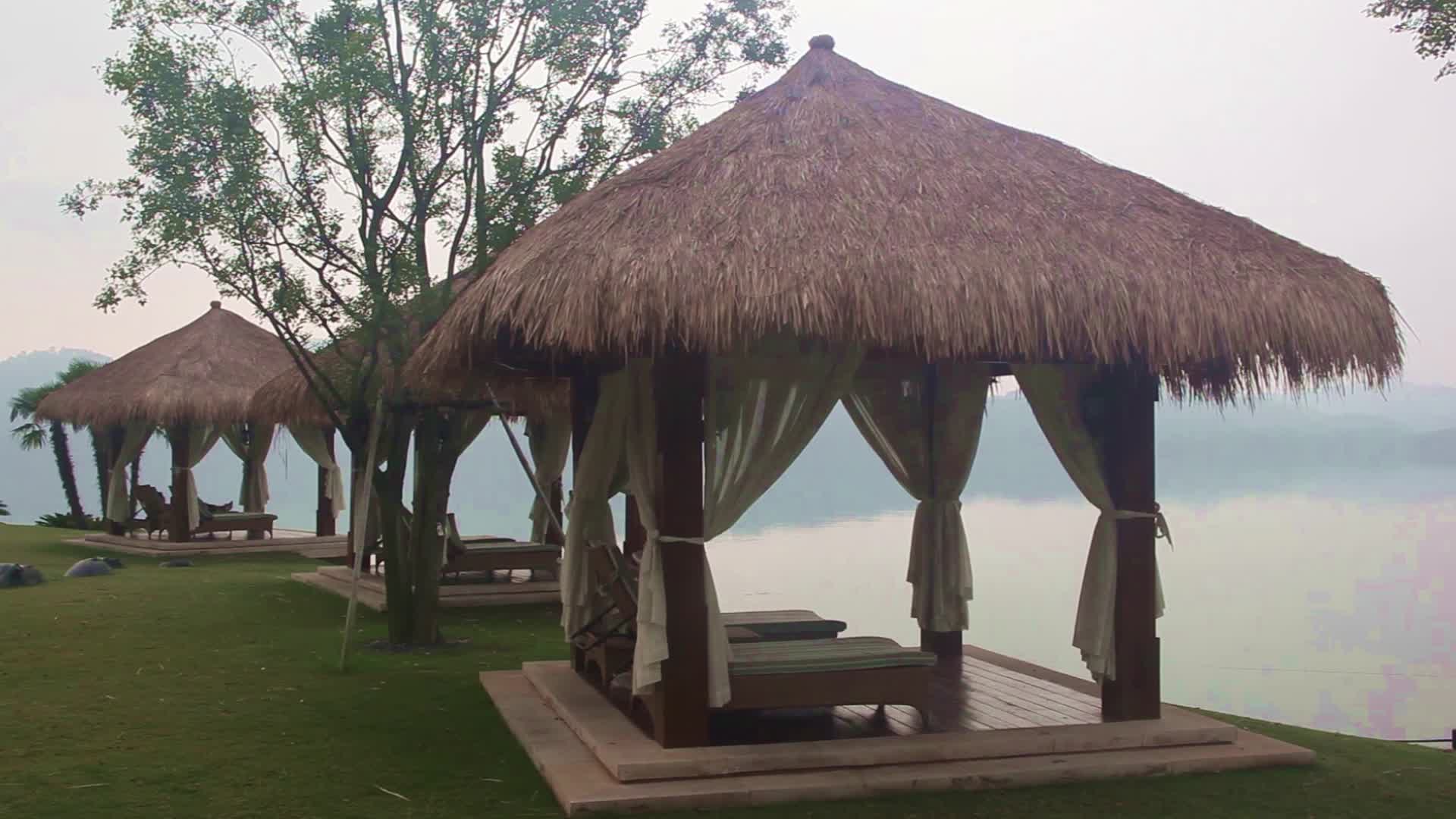 千岛湖度假酒店户外休闲茅屋视频的预览图
