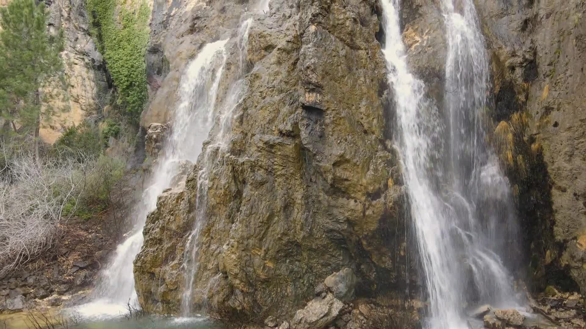 峡谷河流海岛风景视频的预览图