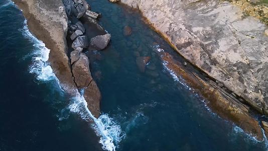峡谷河流海岛风景视频的预览图