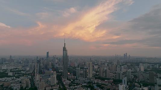 航拍南京绝美落日火烧云视频的预览图