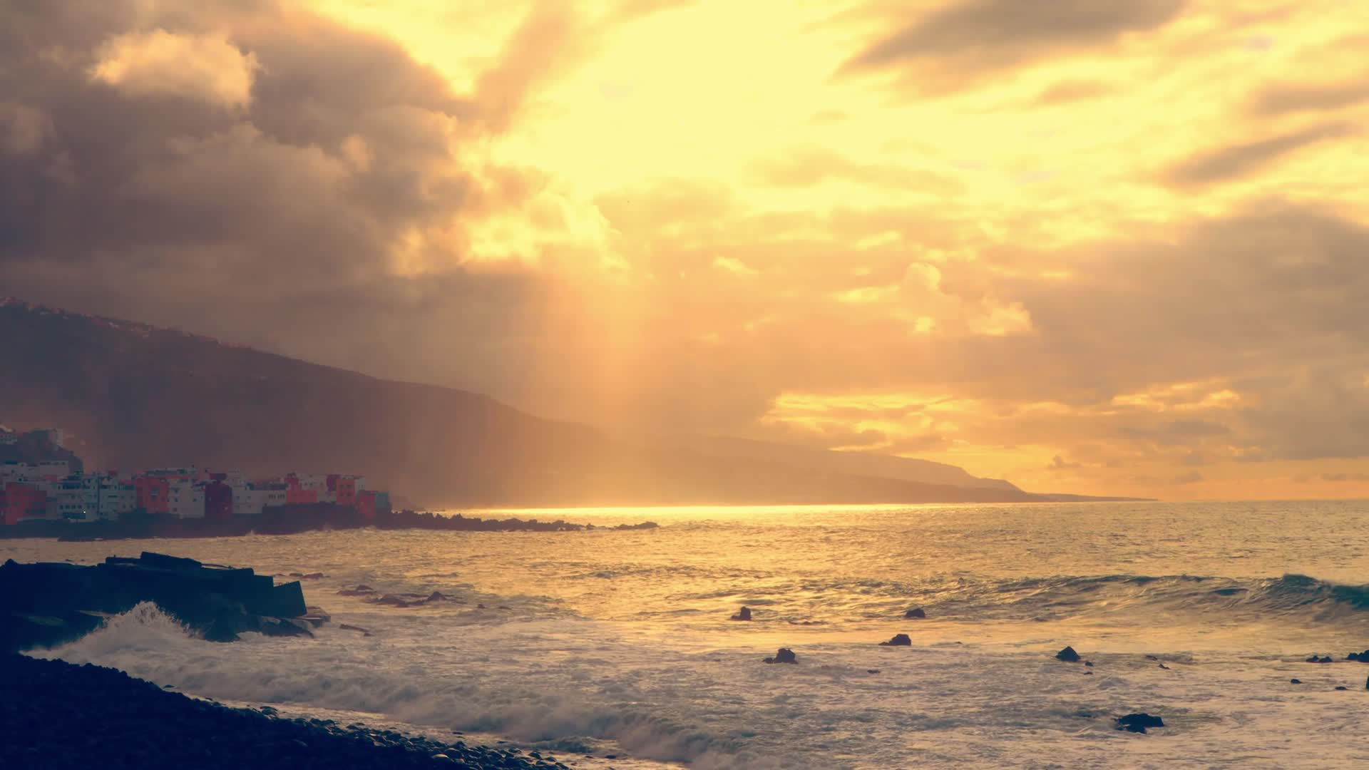海岸海上日出海上夕阳海岛风景视频的预览图