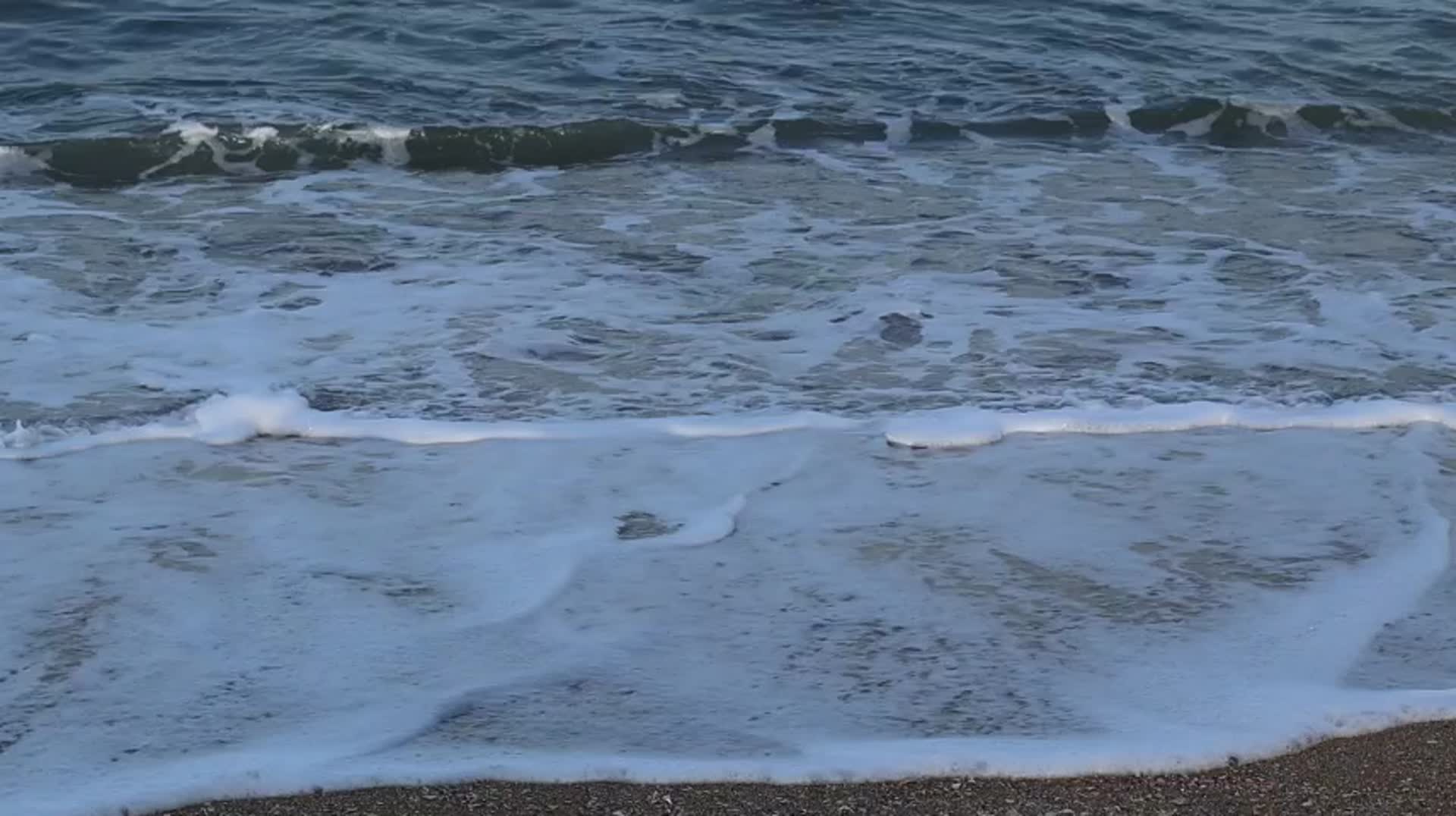 汹涌的海浪视频的预览图