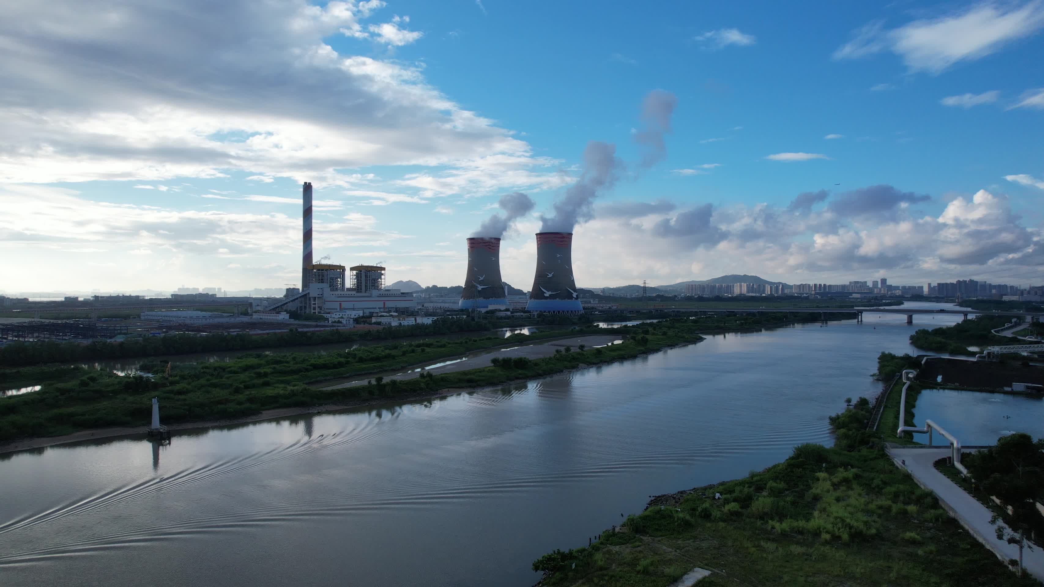 火力发电厂设备大景视频的预览图
