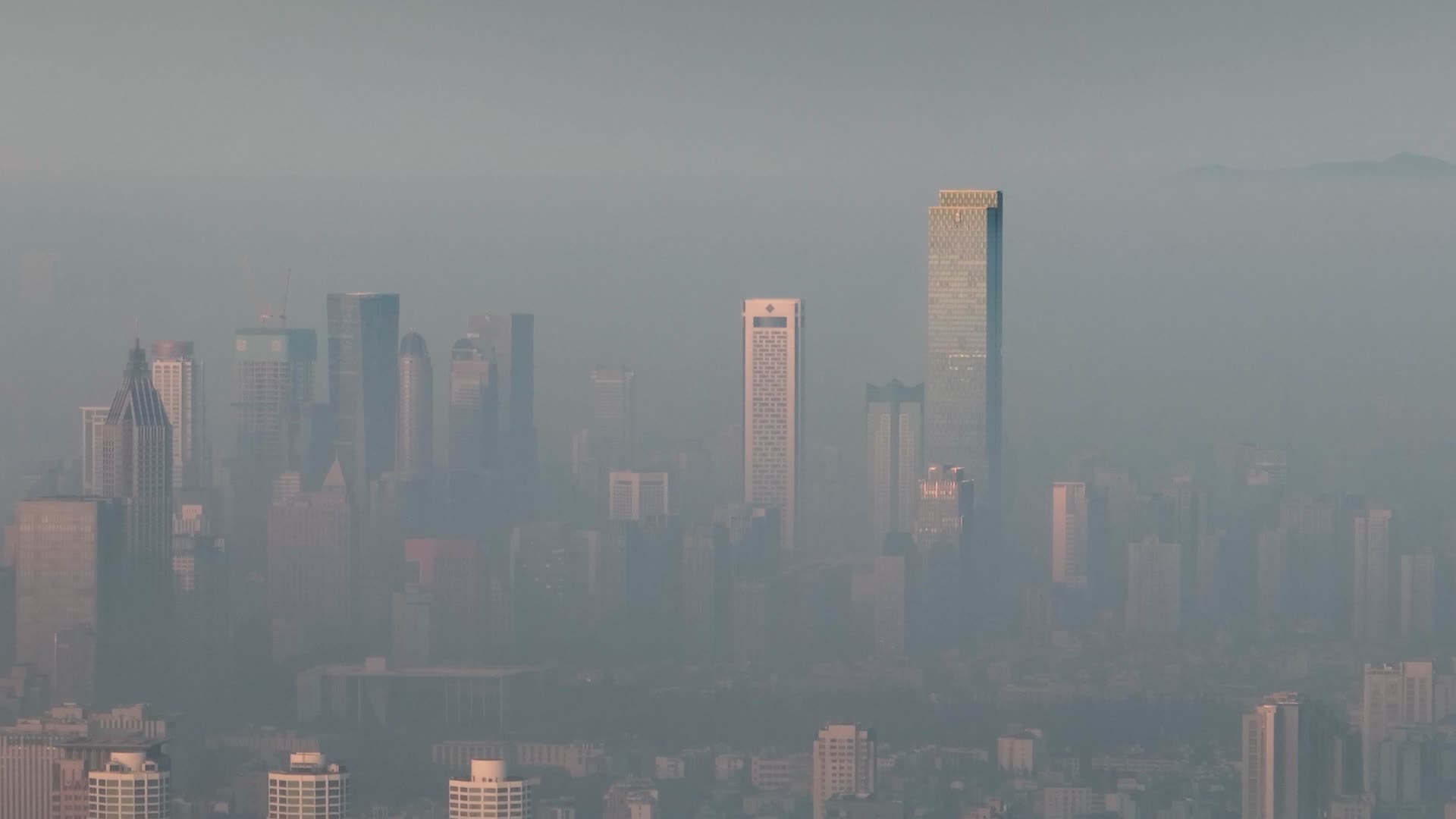 航拍南京日出时的平流雾壮丽风光视频的预览图