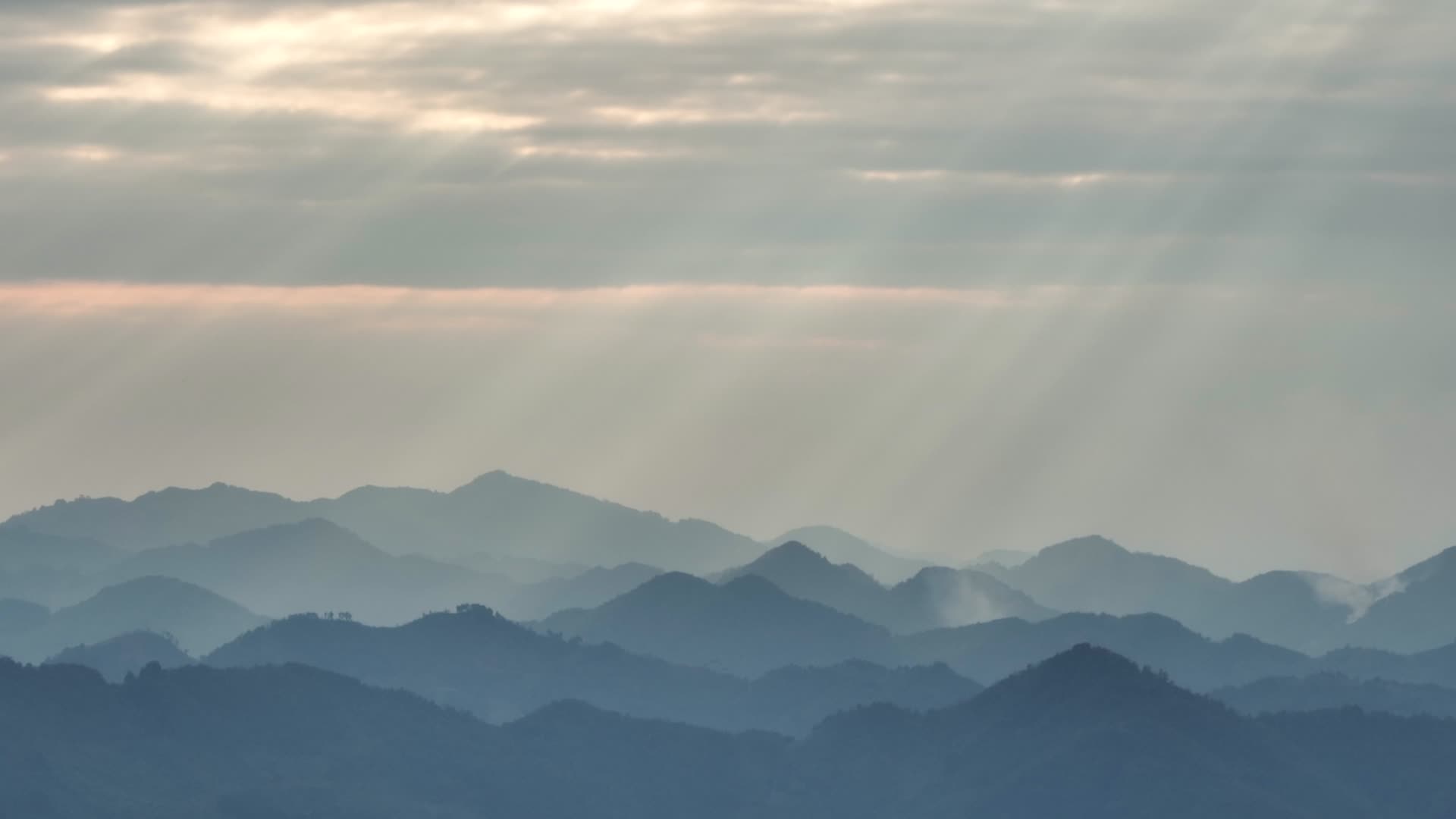 4K航拍清晨革步乡群山光影视频的预览图