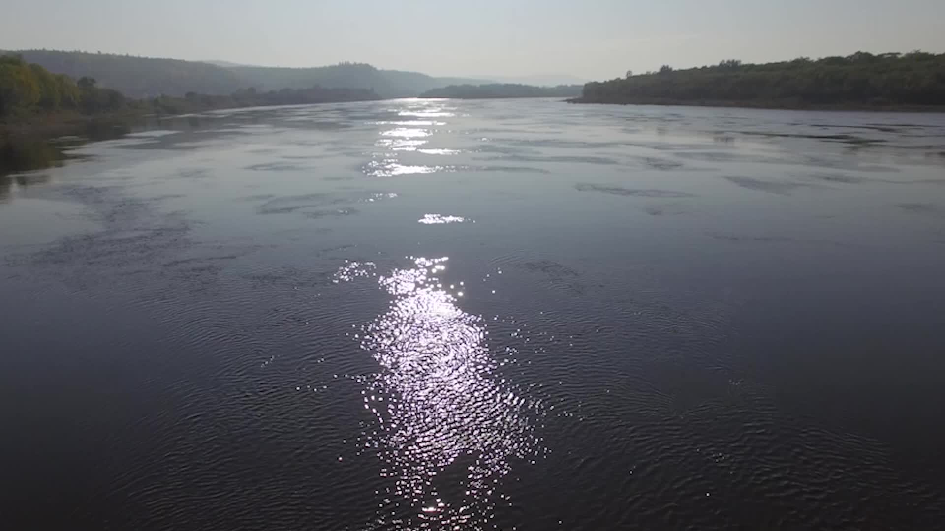黑水兴安漠河北红村航拍大河视频的预览图