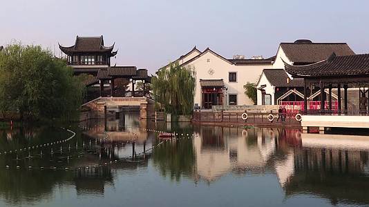 新西塘古镇传统建筑群水中倒影延时视频的预览图