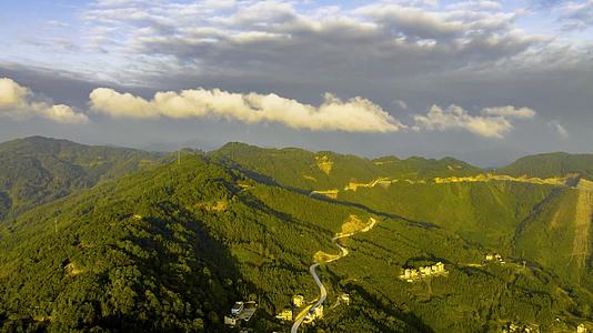 4K延时航拍广西西部山区云海美景视频的预览图