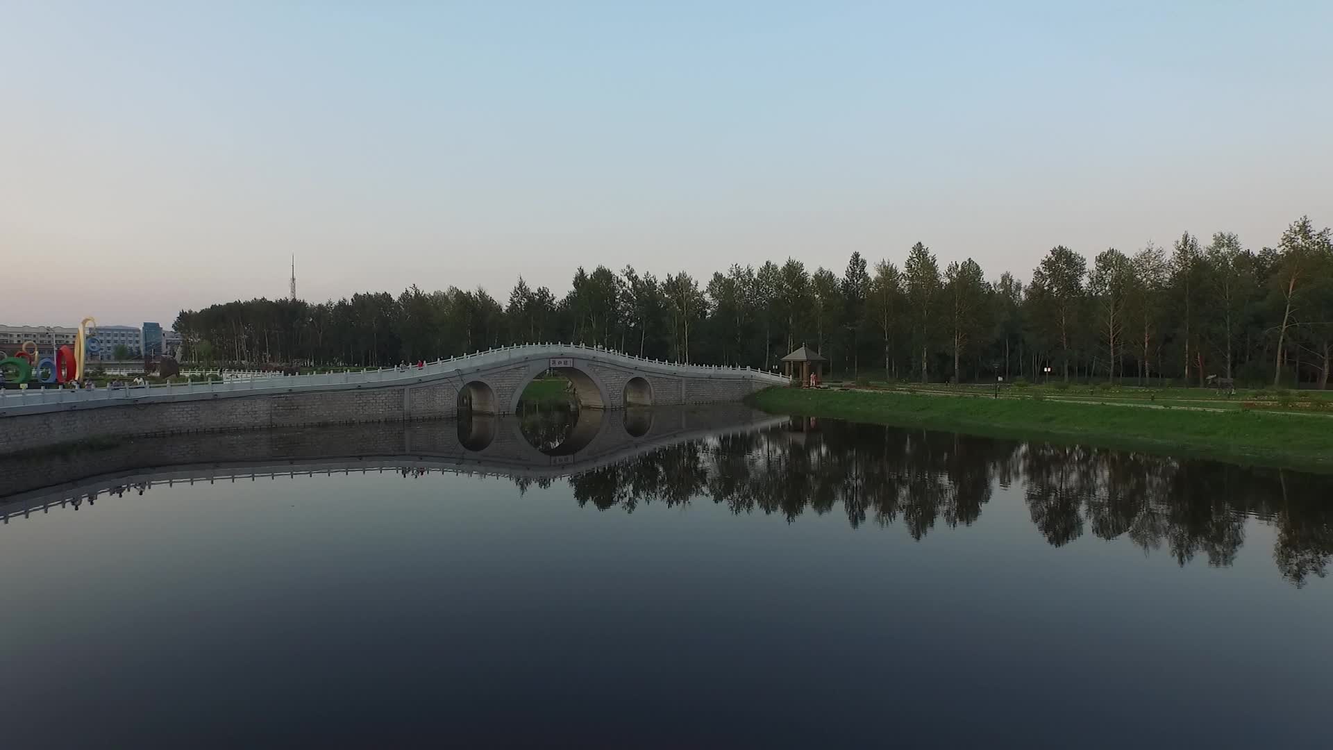 黑水兴安塔河滴翠烟桥航拍视频的预览图