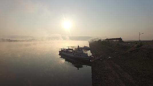 黑水兴安塔河开库康航拍清晨视频的预览图