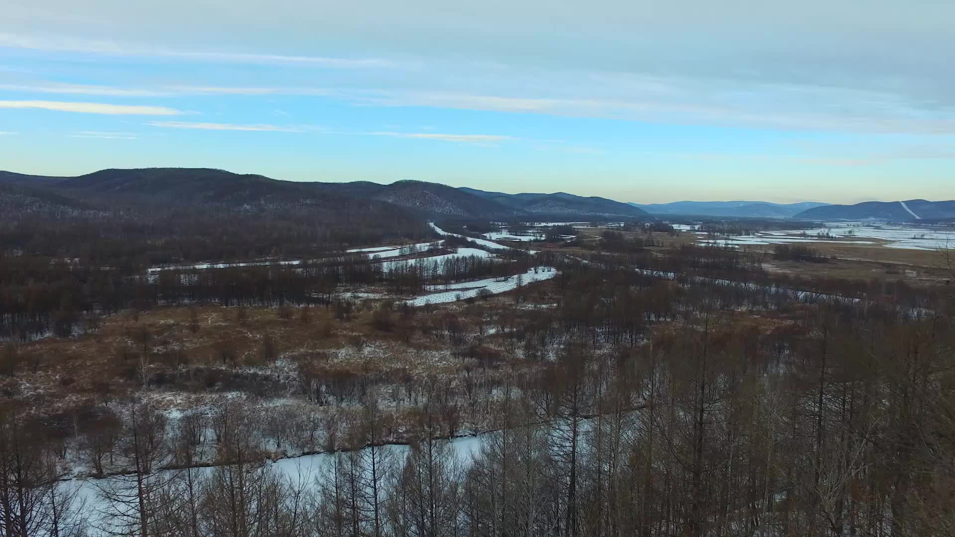 黑水兴安松岭雪景航拍高山视频的预览图